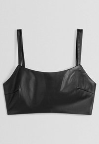 Svart fusk läder cropped tank top med tunna axelband och rak halsringning, liggande platt på en ljus bakgrund.