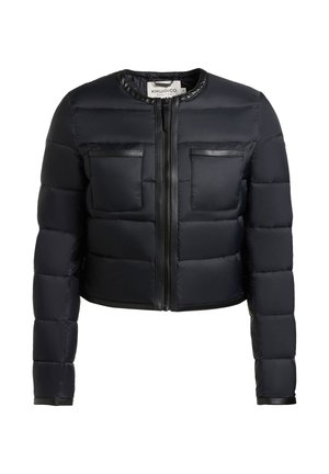 Jachetă puffer neagră, scurtă, cu mâneci lungi, fermoar frontal, două buzunare pe piept și guler rotund cu detalii din piele.