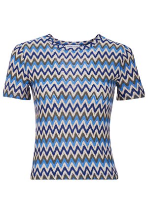 Top a maniche corte con un motivo a zigzag nei colori blu, grigio e bianco. Presenta un colletto a giro e una vestibilità aderente, realizzato in un tessuto testurizzato.