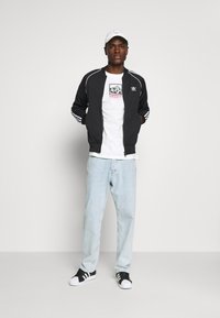 adidas Originals Cipzáras pulóver - black/white