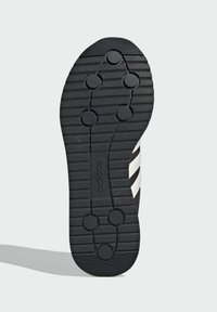 adidas Sportswear RUN 70S 2.0 - Zapatillas de trail running - shadow olive   off white   silver pebble