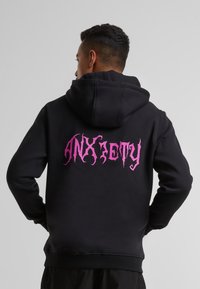 Mister Tee ANXIETY  - Majica s kapuljačom - black