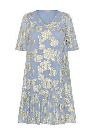 Jasnoniebieska sukienka z krótkimi rękawami, dekoltem w kształcie litery V i złotym haftem kwiatowym. Ma rozkloszowany dół i przezroczystą fakturę.