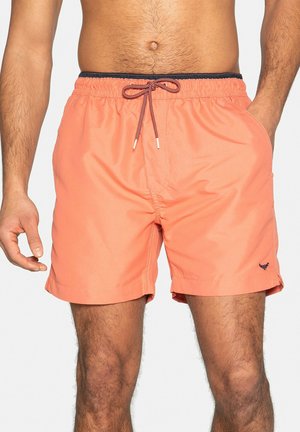 Herren-Badehosen in Korallenfarbe, aus leichtem Material gefertigt, mit elastischem Taillenbund und navyfarbenem Kordelzug, seitlichen Taschen und Logo-Detail.