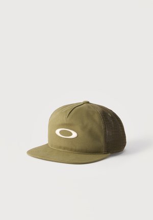 Casquette de baseball vert olive avec des panneaux arrière en mesh et un logo ovale blanc à l’avant, présentée sur un fond clair uni.