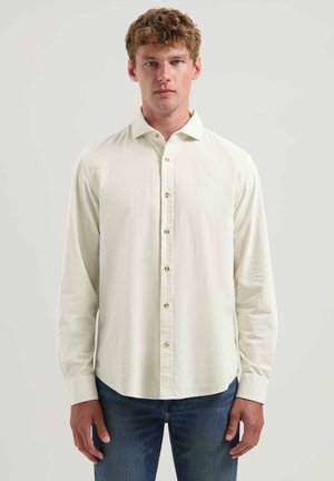 Lichtbeige overhemd met lange mouwen, knoopsluiting op de kraag en subtiele textuur, met een slim fit en een enkel borstzakje, gecombineerd met jeans.