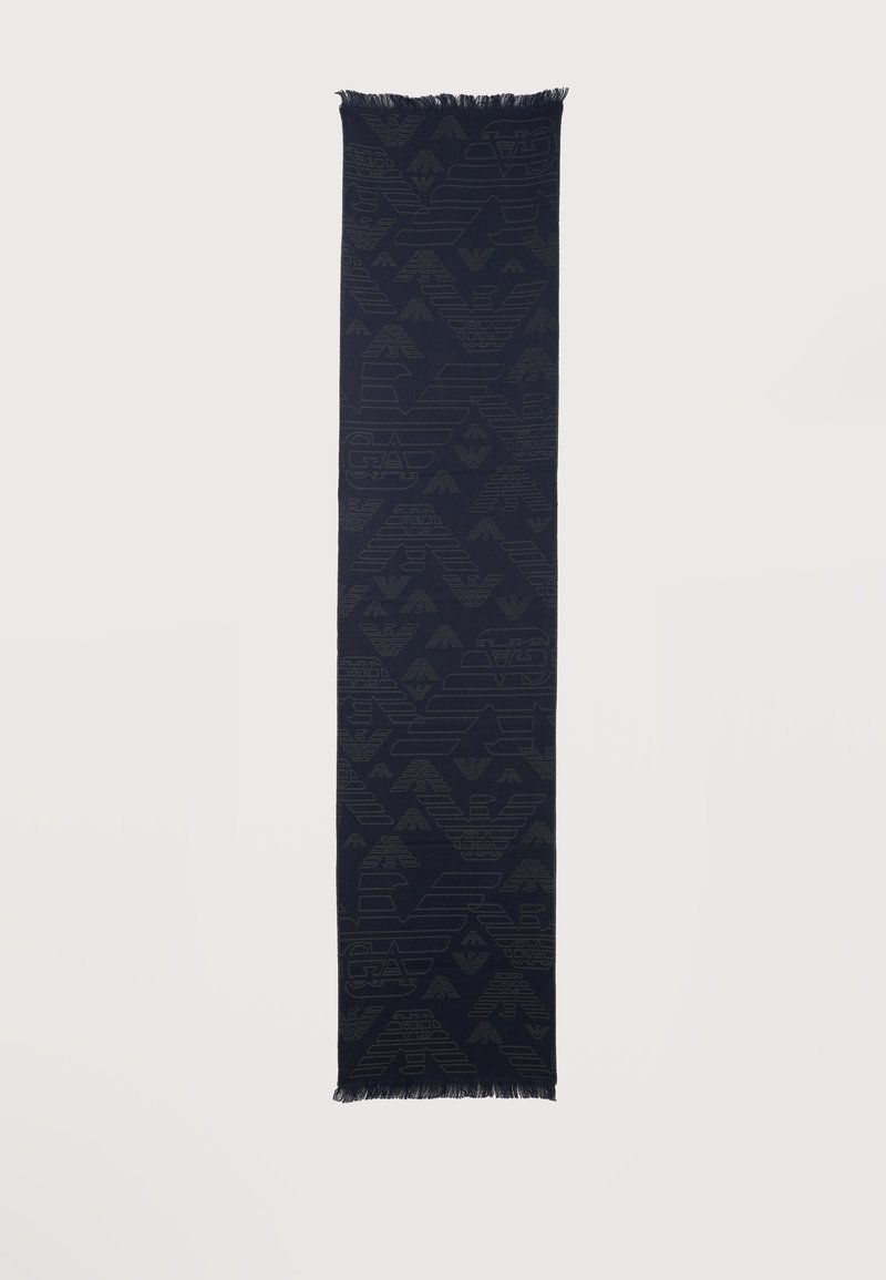 Longue écharpe noire avec motif répété en relief subtil du logo aigle et bords frangés sur fond uni.