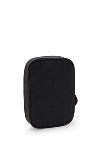 Trousse de maquillage rectangulaire noire avec une surface texturée, couleur unie, bords arrondis et une fermeture éclair en haut. Dispose d'une poignée latérale.