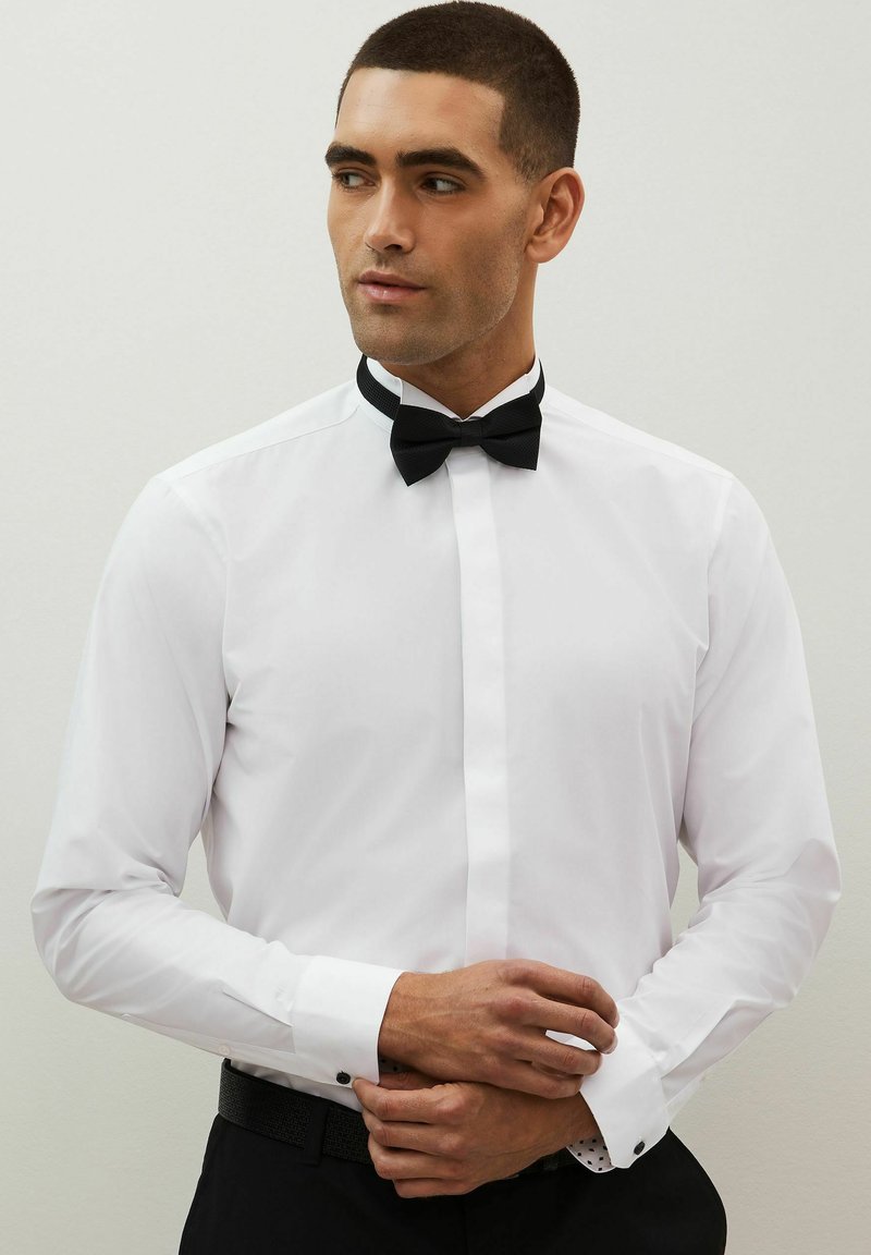 Next - SINGLE CUFF OCCASION AND BOW TIE SET - Camicia - white black, Ingrandire