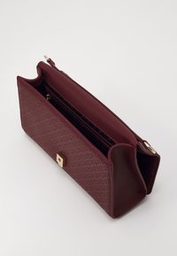 Tommy Hilfiger ETERNITY SHOULDER BAG MONO - Borsa a mano - raspberry truffle