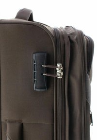 Valigia in tessuto marrone con finitura texturizzata, maniglia con cerniera nera e ferramenta argentata. Dotata di serratura combinata con rotelle numerate.