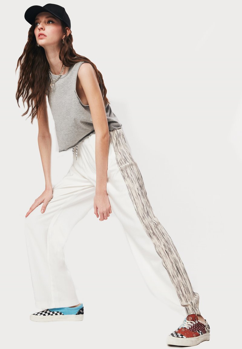 Twist Tracksuit bottoms cream/offwhite Zalando.de