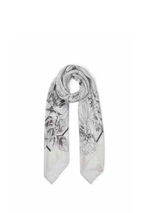 Jasnoszary jedwabny szal z czarno-białymi kwiatowymi wzorami, swobodnie zawiązany na supeł na białym tle.