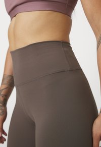 Nike Performance ONE - Tajice - ironstone/black