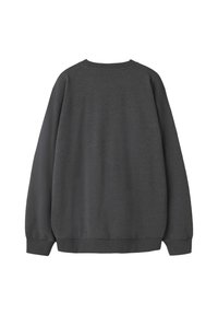 Szara bluza z okrągłym dekoltem, długimi rękawami oraz ściągaczami na mankietach i dole; wykonana z miękkiej, teksturowanej tkaniny.