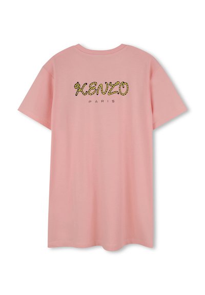 T-shirt rose à manches courtes en coton, avec un logo graphique jaune et noir au dos, portant "KENZO PARIS" en dessous.