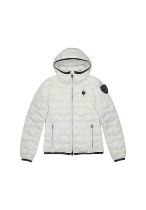 Bílá prošívaná bunda s kapucí, předním zipem, zipovými kapsami, černým lemováním a černou nášivkou na levém rukávu.