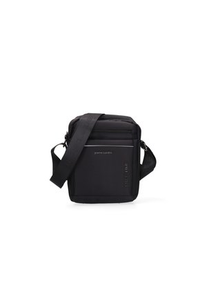 Borsa a tracolla nera realizzata in tessuto resistente, dotata di chiusura con zip, tracolla regolabile e dettagli del marchio in rilievo. Forma quadrata.