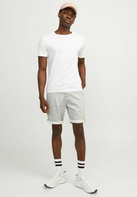 Jack & Jones JPSTBOWIE PRINTED - Shorts - oyster mushroom