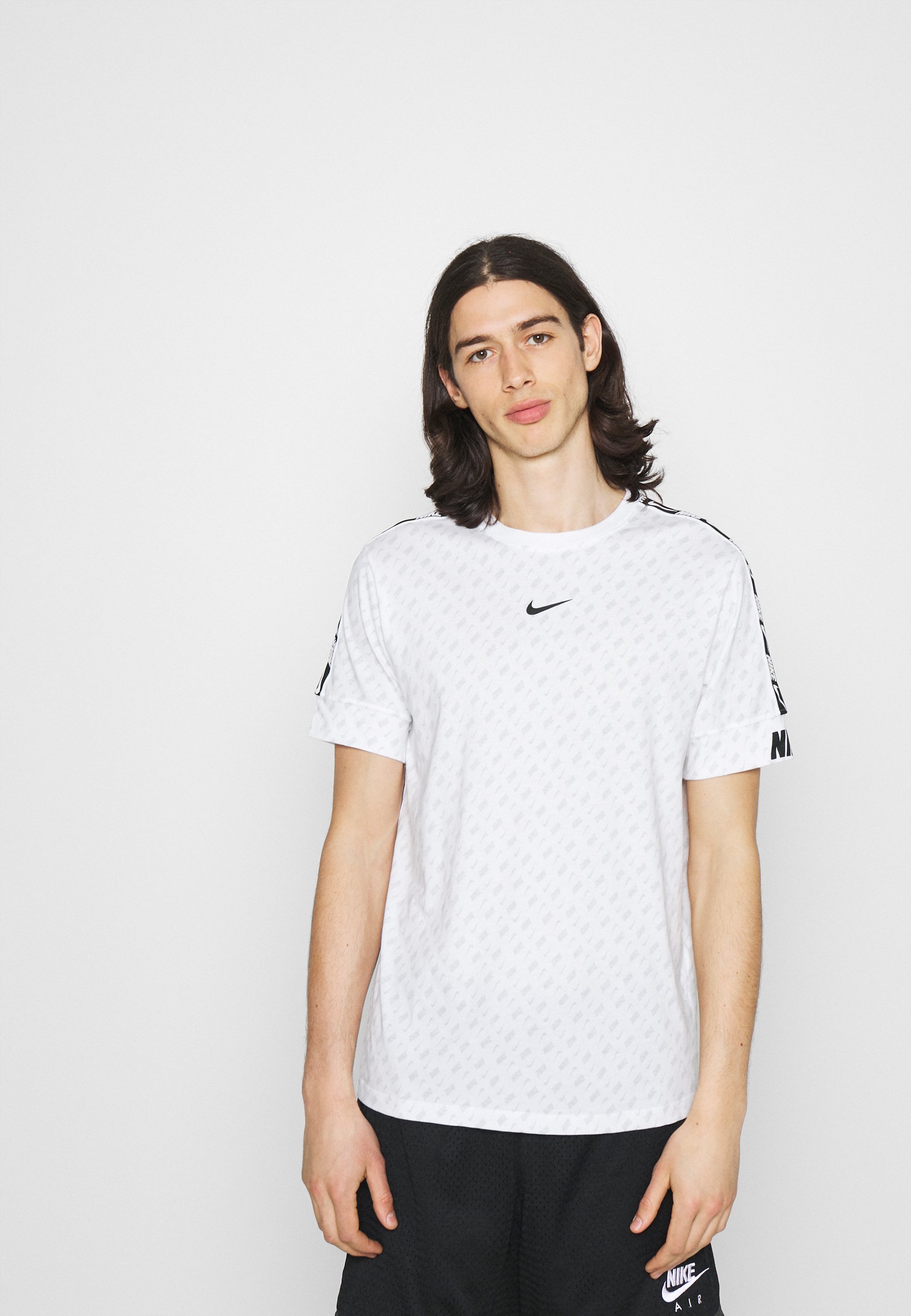 nike repeat tee