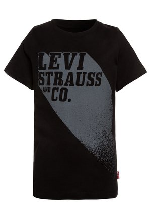 Zwart T-shirt met korte mouwen, met een grijze diagonale splash en vetgedrukte zwarte tekst "LEVI STRAUSS AND CO." op de voorkant.