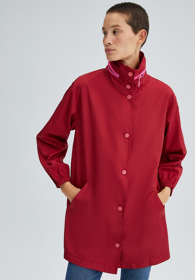 Touché Privé WITH NECKBAND - Cappotto corto - red