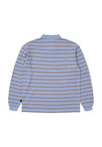 Blauwe polo met lange mouwen met horizontale bruine strepen. Gemaakt van zachte stof met een kraag en elastische boorden.