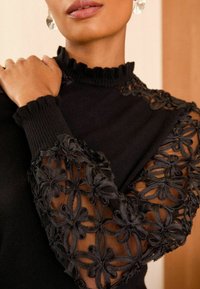 Love & Roses FINE GAUGE MIX FLUTE SLEEVE - REGULAR FIT - Palaidinė - pure black