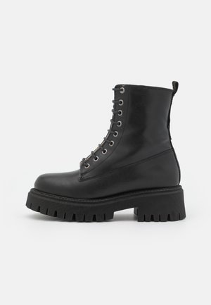 AMANDA - Stivaletti con plateau - black