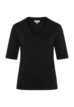 Schwarzes T-Shirt mit kurzen Ärmeln und V-Ausschnitt, geradem Saum und einem Größenetikett im Kragen mit der Aufschrift „MORE & MORE 36“.