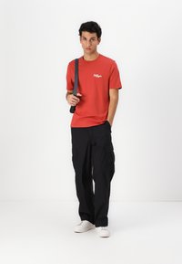 Tommy Hilfiger CHAINSTITCH - T-shirt basic - terra red