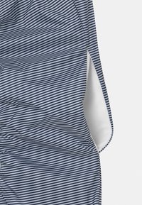 Petit Bateau Protege Porte Bebe Footmuff Smoking Marshmallow White Zalando Ie