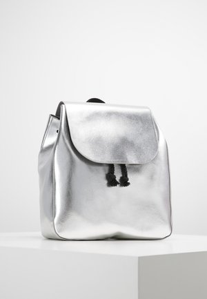 Malý batoh  - silver-coloured