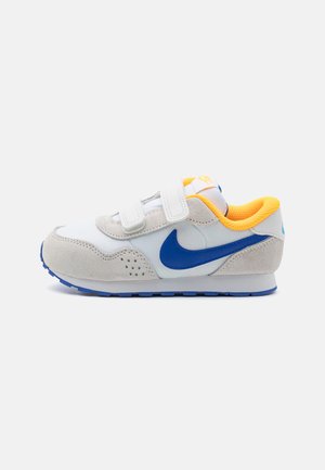 Nike Sportswear NIKE MD VALIANT (TDV) - Sneakers basse - summit white/racer blue/racer blue/white