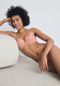 Triumph AMOURETTE CHARM - Reggiseno - dusty cedar