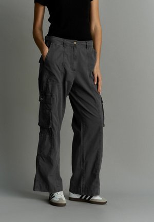 ADJUSTABLE WAIST  - Pantalones cargo - black