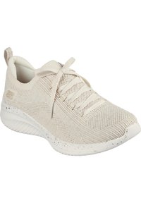 Baskets de sport beige clair avec une tige en tricot texturé, un design à lacets et une semelle blanche mouchetée. Comprend une languette au niveau du talon.