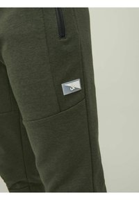 Jack & Jones JPSTWILL AIR PANTS - Spodnji deli trenirk - forest night