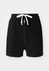 Zwarte shorts van gestructureerde stof, met een ritssluiting aan de voorkant en een witte trekkoord. Eenvoudig ontwerp met een elastische tailleband en zijaccenten.