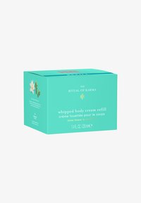 Turkos låda för påfyllning av vispad kroppskräm har vit text som beskriver produktnamn och ingredienser, med blommönster på sidorna.