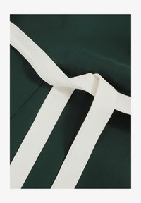 Nepasirinkta, dark green/cream