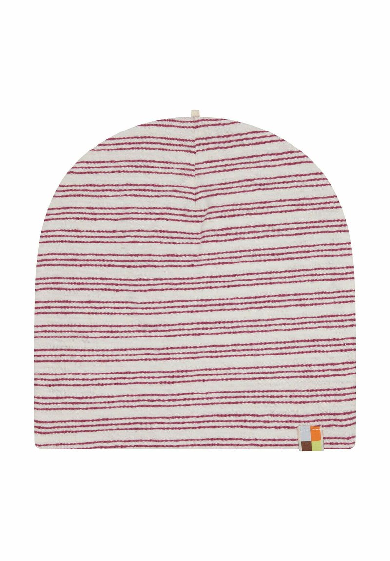 Beanie a righe realizzato in morbido tessuto, con linee alternate bianche e bordeaux, cima arrotondata e piccolo cartellino colorato con logo sul lato.