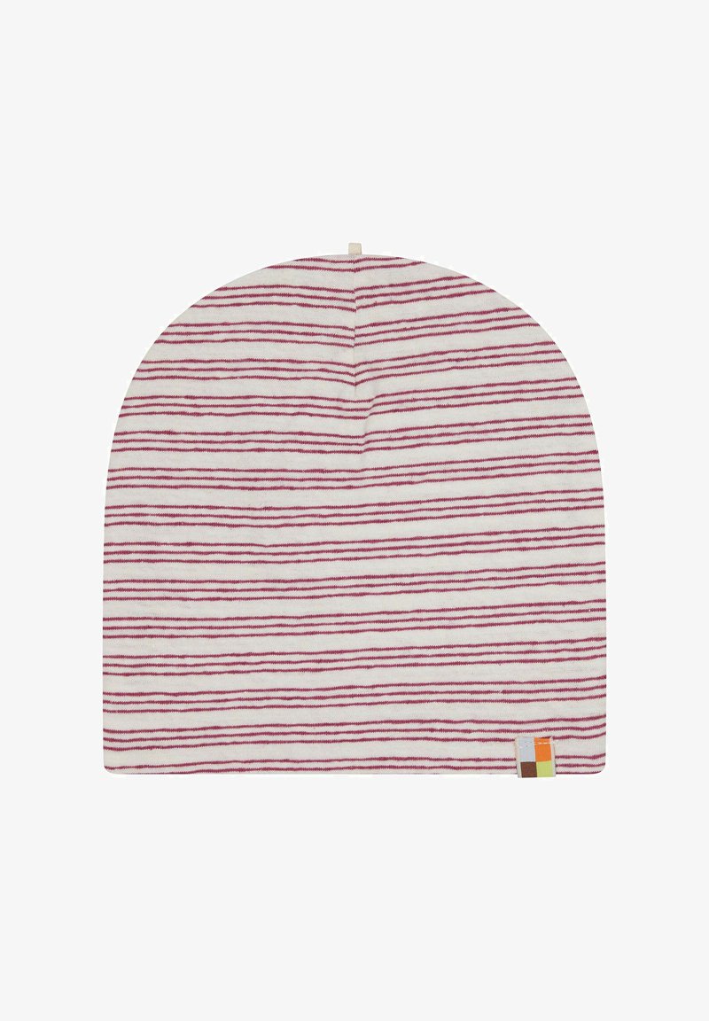 Beanie a righe realizzato in morbido tessuto, con linee alternate bianche e bordeaux, cima arrotondata e piccolo cartellino colorato con logo sul lato.