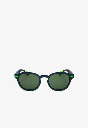 Occhiali da sole blu scuro con lenti rettangolari sfumate di verde e piccoli accenti verde brillante sui bordi della montatura.