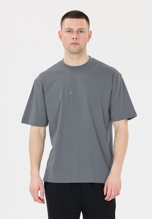 VIRTUS, VIRTUS T-SHIRT ROAKE - T-shirt de sport - stormy weather