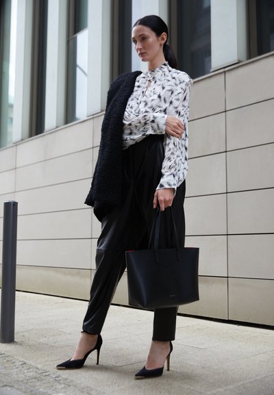 Mansur Gavriel SMALL ZIP TOTE - Kézitáska - black/flamma