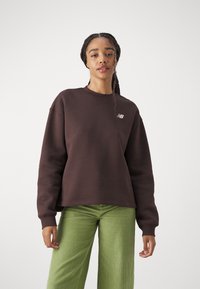 New Balance LINEAR HERITAGE BRUSHED BACK CREWNECK - Sportska majica - black coffee