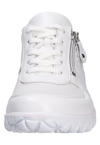 Weißer Sneaker mit einem glatten Leder-Obermaterial, strukturierten Wildleder-Akzenten, einem Reißverschluss vorne und klassischen Schnürsenkeln. Gummisohle mit einem strukturierten Profil.
