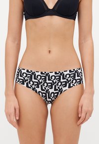 Svart och vit bikiniunderdel med ett upprepande "LO"-mönster, låg midja, slät textur och elastisk midjeband.