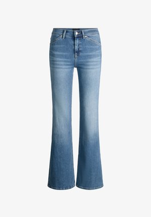 Lichtblauwe denimjeans met hoge taille, subtiele vervaging, knoop- en ritssluiting aan de voorkant, groevezakken en licht uitlopende pijpen.